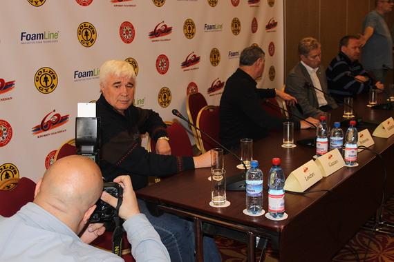 Евгений Ловчев был нарасхват у журналистов, сам на время перестав быть таковым и переквалифицировавшись в тренера.