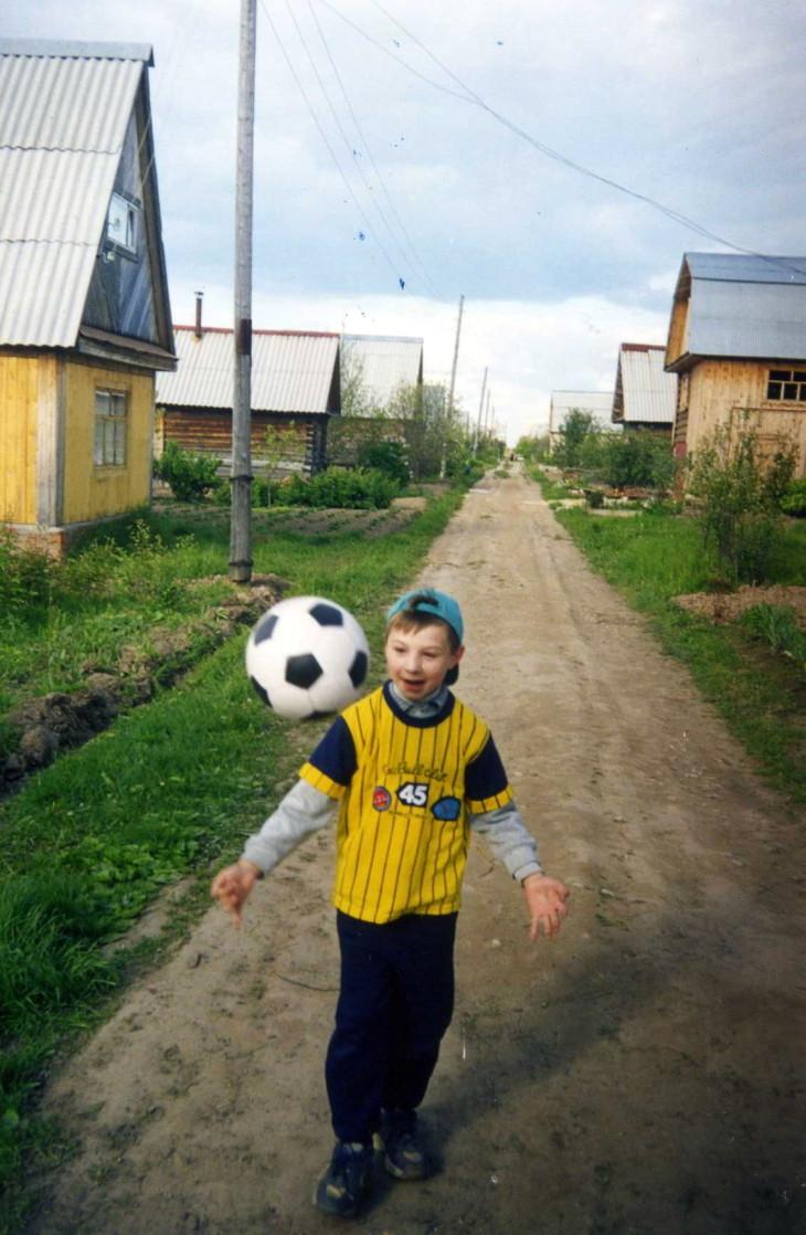 Александ Лихачев - все детство с мячом