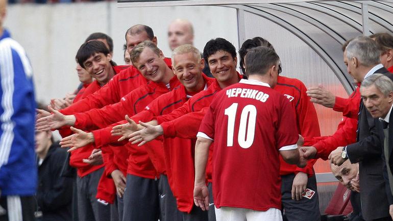 2008 год. Федор ЧЕРЕНКОВ (№10) с бывшими игроками 