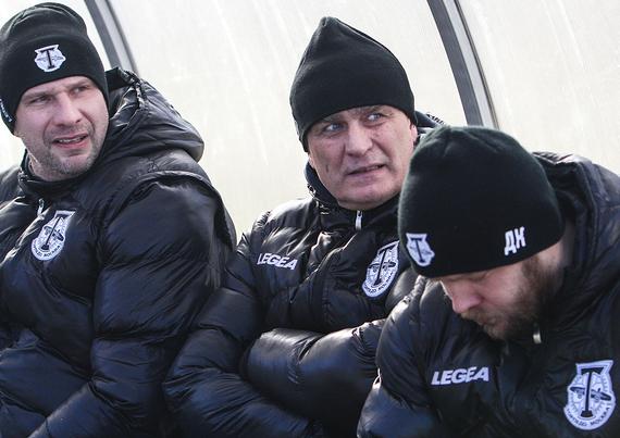 Сейчас главный тренер «молодежки» «Торпедо» - Валерий Петраков, Бояринцев ему помогает. Фото ФК «Торпедо»