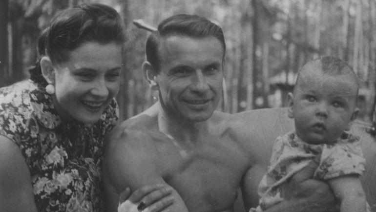 1950-е. Константин БЕСКОВ с женой Валерией и дочерью Любовью. Фото из архива семьи Бесковых