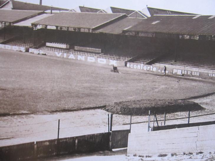 Так стадион «Ред Стар» выглядел в середине ХХ века...