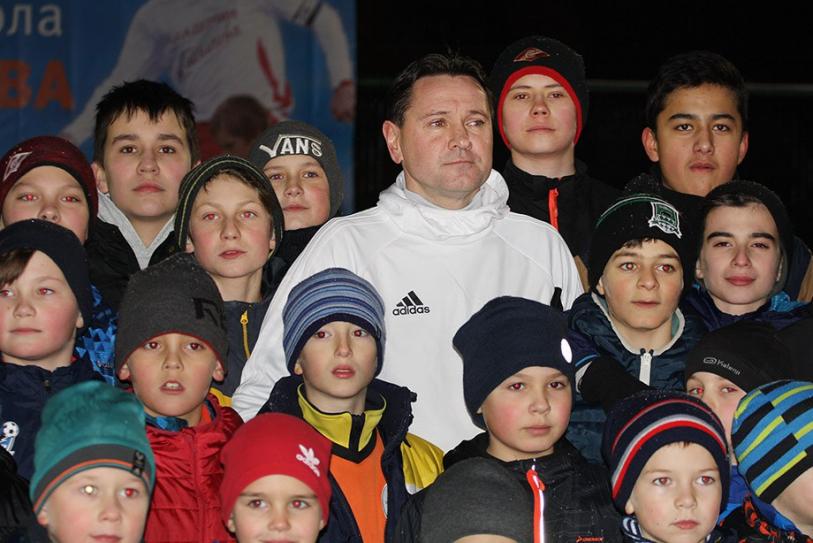 Дмитрий Аленичев и юные футболисты 2001, 2005, 2009, 2011 года рождения