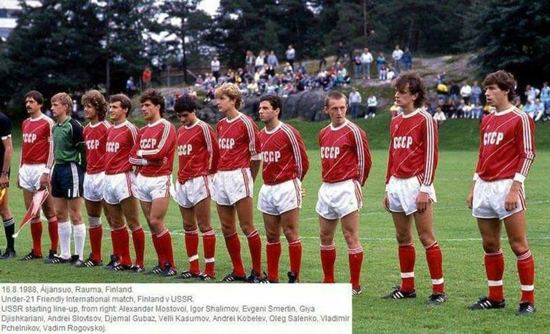 Молодёжная сборная СССР (Вели Касумов — пятый слева)