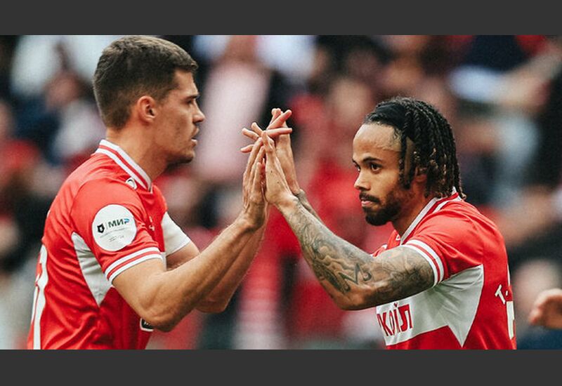 Футболисты «Спартака» Роман Зобнин и Тео Бонгонда