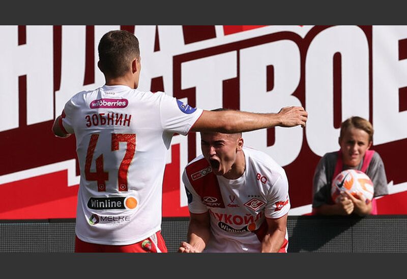 Футболисты «Спартака» Роман Зобнин и Манфред Угальде