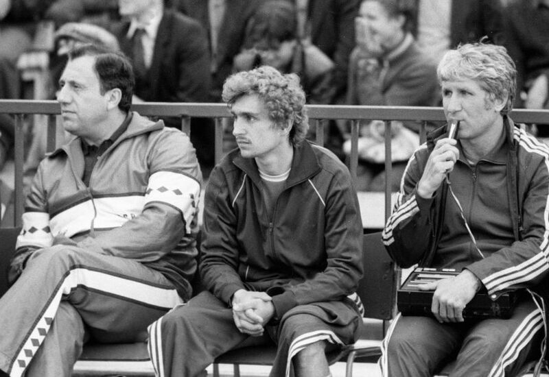 Фёдор Черенков наблюдает за матчем со скамейки запасных. 1985 год