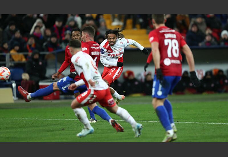 Полузащитник «Спартака» Тео Бонгонда забивает гол в матче РПЛ против ЦСКА