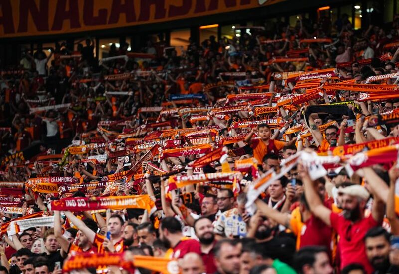 Болельщики на стадионе «Галатасарая»