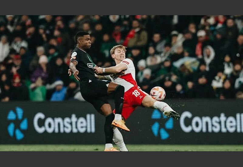 Джон Кордоба (слева) против Наиля Умярова в матче «Краснодар» — «Спартак» (0:3).