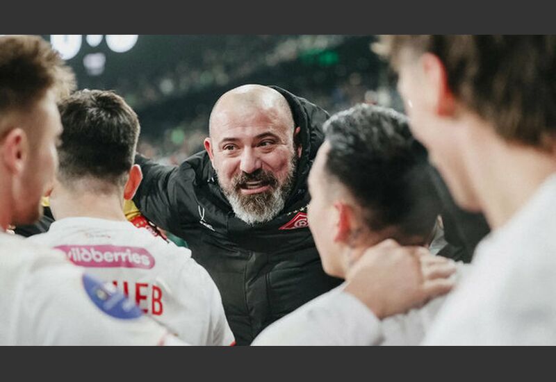 Главный тренер «Спартака» Деян Станкович поздравляет свою команду с победой в матче против «Краснодара» (0:3)..