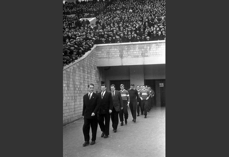 Последний матч чемпионата СССР. 28 октября 1956 года. Москва. Стадион «Лужники». Матч между командами «Спартак» (Москва) и ЦДСА (Москва) — 3:0. Команда «Спартак» выходит на матч в ранге чемпиона страны: Начальник команды Николай Старостин (вернулся после 15 лет), Николай Гуляев, Виктор Соколов, Игорь Нетто (капитан), вратарь Владас Тучкус, Сергей Сальников, Алексей Парамонов.